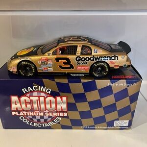 NASCAR Bass Pro Shops Gold Racing Stock Car DALE EARNHARDT 1.18 scale
